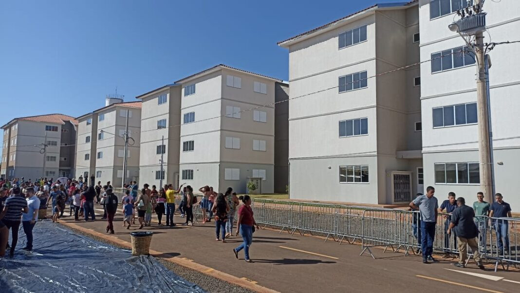Bolsonaro, Azambuja e autoridades entregarão 300 unidades habitacionais em Campo Grande