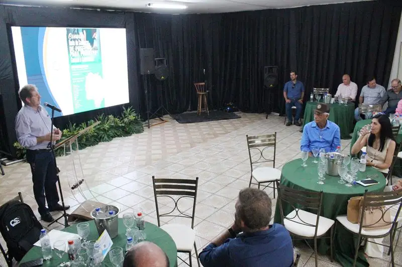 Roda de Conversa reuniu prefeitos e vice-prefeitos eleitos e reeleitos de 17 municípios em Amambai