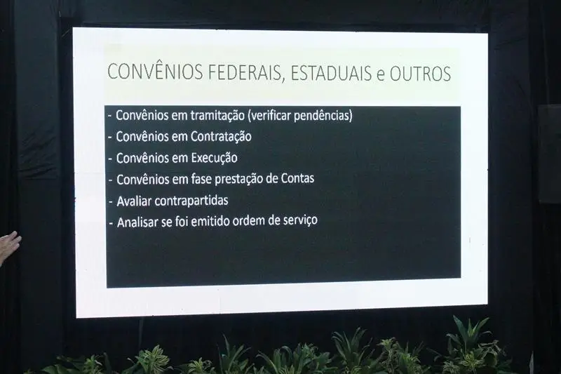 A convite de Sérgio Barbosa, prefeitos e vice-prefeitos eleitos e reeleitos de 17 municípios participam de roda de conversa em Amambai