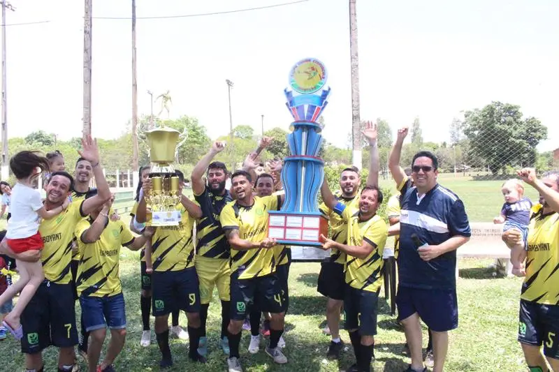 Fazenda Flamboyant/Intech Telecom faz 4x1 na final e é campeã da Copa Cidade Crepúsculo 2024 em Amambai