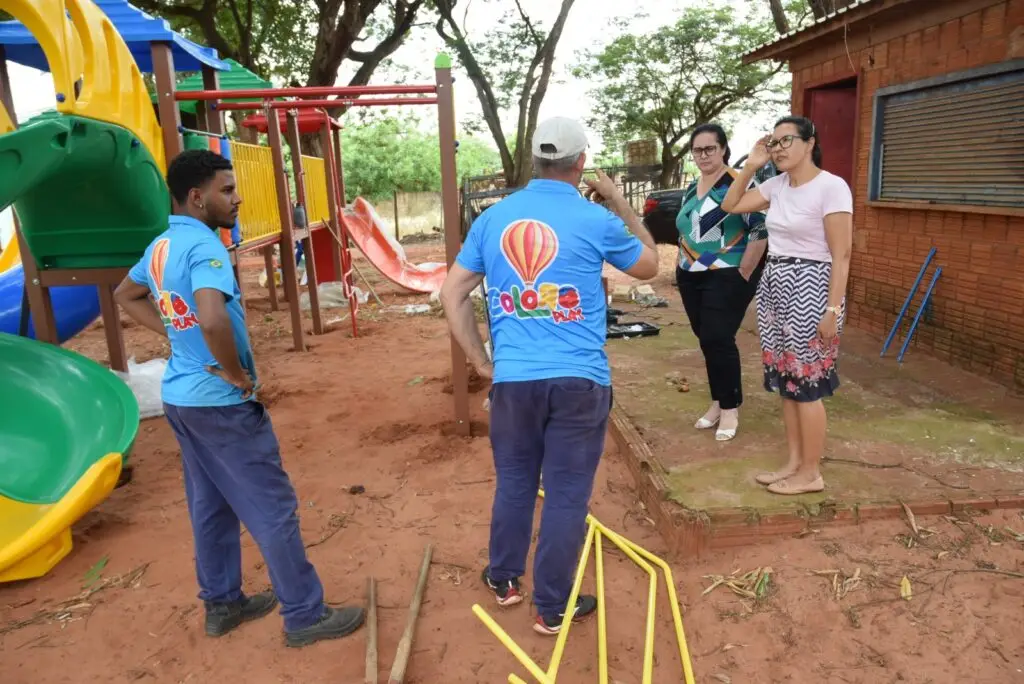 Prefeitura de Iguatemi adquire e instala playgrounds em todas as escolas da Rede Municipal nas áreas urbana e rural