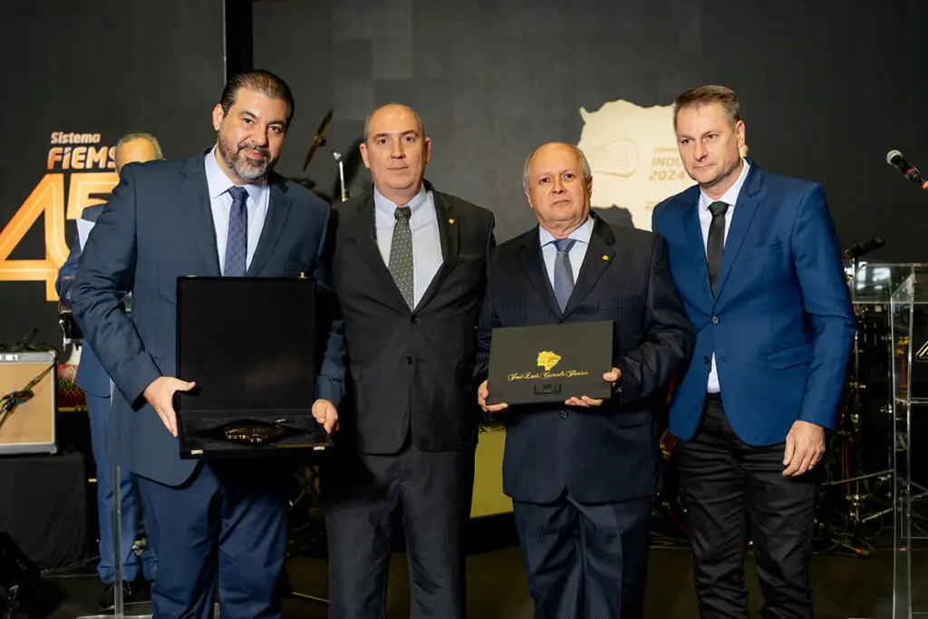 Longen homenageia Michel Temer e empresários em celebração dos 45 anos da Fiems