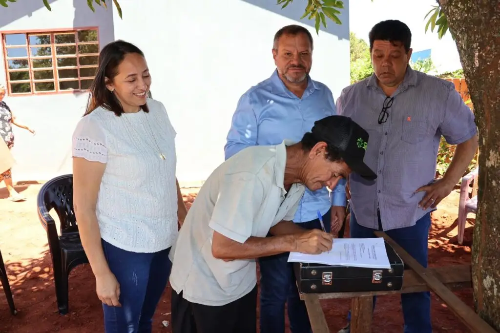 Prefeitura de Paranhos entrega casas para famílias de programa de habitação popular