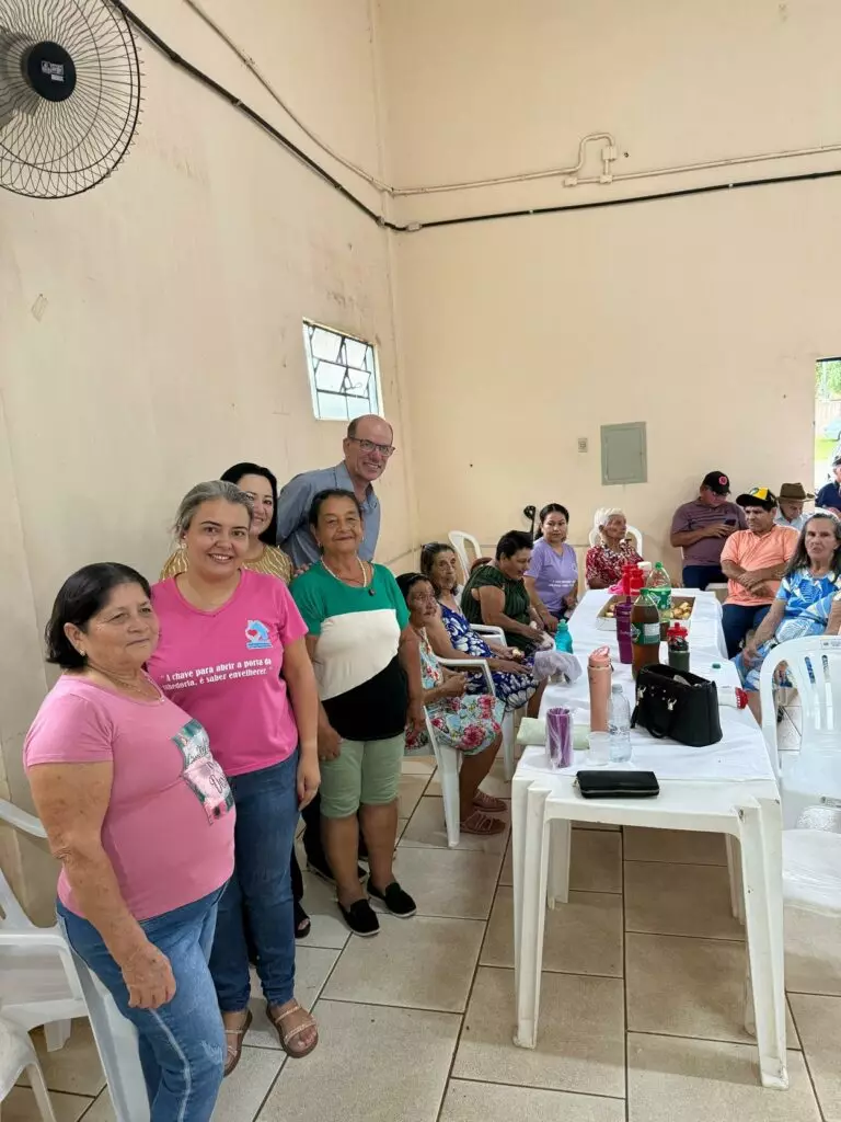 Baile do Conviver reúne idosos para uma tarde de alegria e reencontros em Amambai