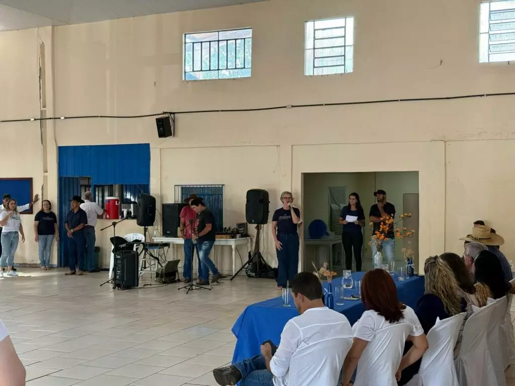 Baile do Conviver reúne idosos para uma tarde de alegria e reencontros em Amambai