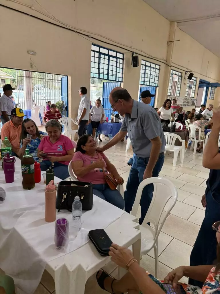 Baile do Conviver reúne idosos para uma tarde de alegria e reencontros em Amambai