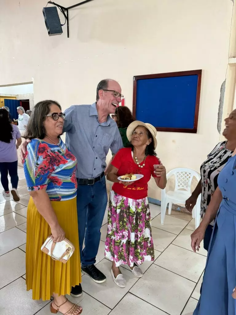 Baile do Conviver reúne idosos para uma tarde de alegria e reencontros em Amambai