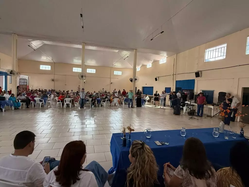 Baile do Conviver reúne idosos para uma tarde de alegria e reencontros em Amambai