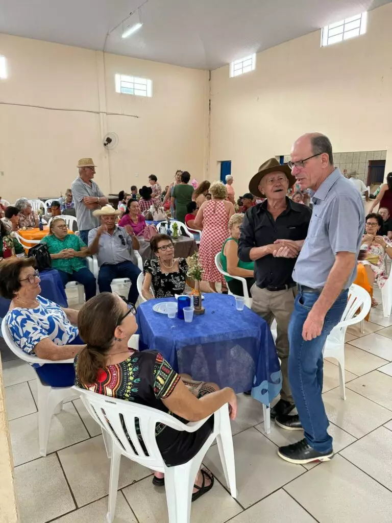 Baile do Conviver reúne idosos para uma tarde de alegria e reencontros em Amambai