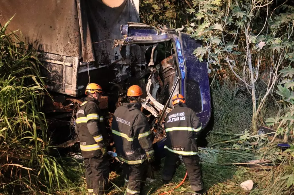 Motorista de carreta morre em acidente de trânsito em Sete Quedas