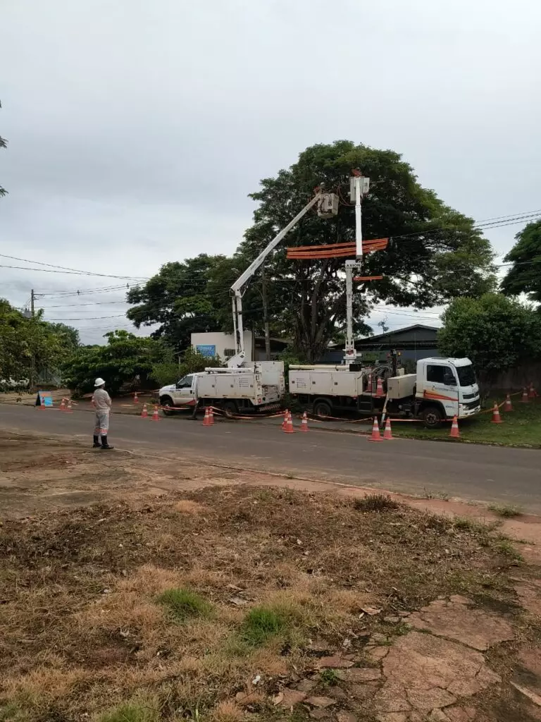 Com atuação em diversas frentes, concessionária reforça eficiência da rede elétrica em Amambai